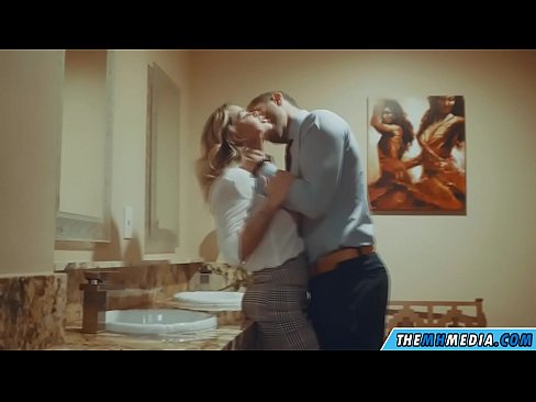 ❤️ Калі грудастая бландынка спакушае цябе ў грамадскім туалете ❤ Порна на be.porno24-7.ru ❌❤